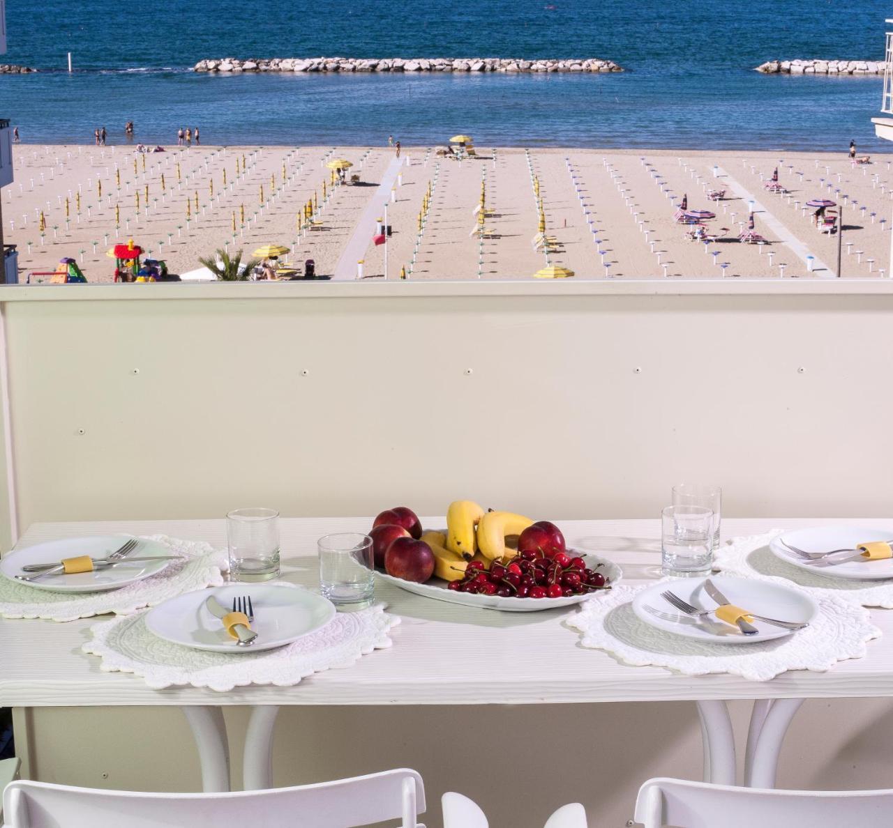 Beach Residence Gabicce Mare Buitenkant foto