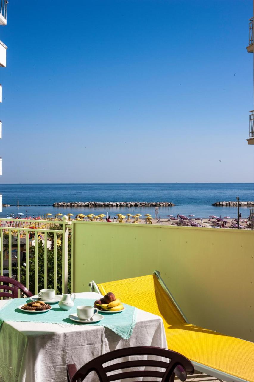 Beach Residence Gabicce Mare Buitenkant foto