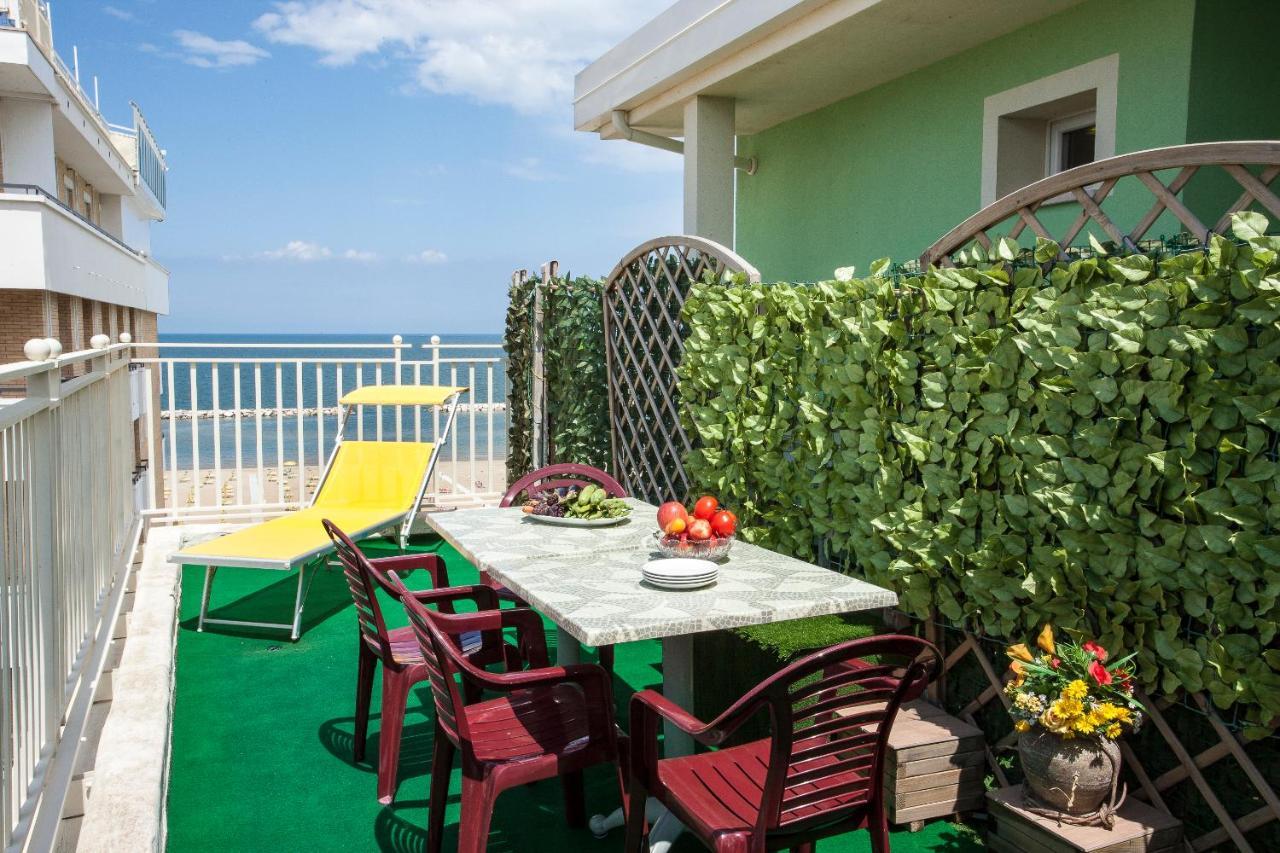 Beach Residence Gabicce Mare Buitenkant foto